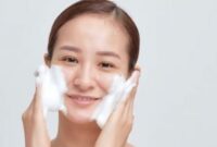 Teknik Double Cleansing untuk Kulit Berminyak: Cara Membersihkan Kulit dengan Berkesan